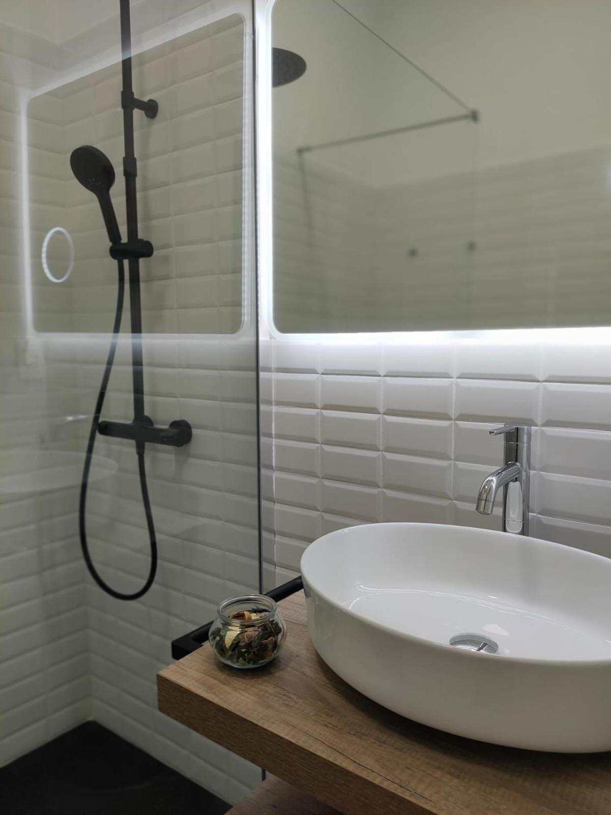 Anzalhome